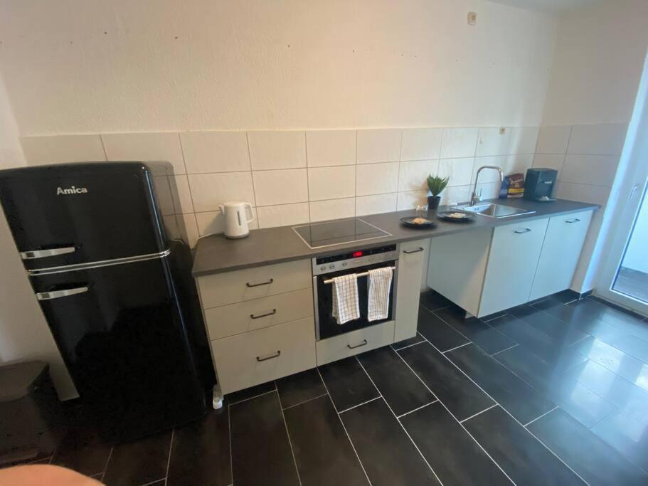 Riesen Bett, Strassenbahn Vor Der Tuer, Beste Lage, Nah Zur Messe, Keine Rechnungen Essen Zewnętrze zdjęcie